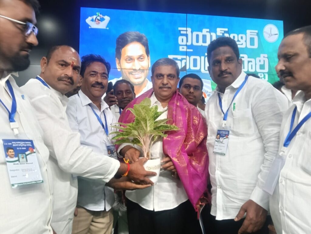 Tadala Vishnu Chakravarthy meets Sajjala