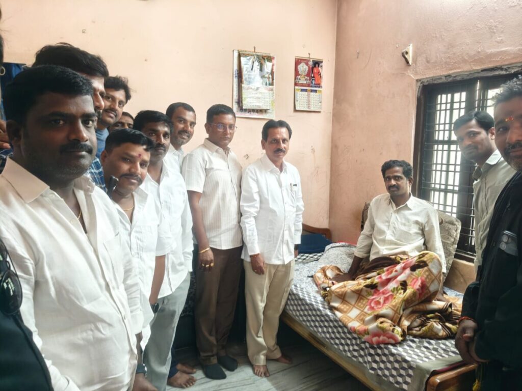 Former MLAs visit Boddupalli Shekhar