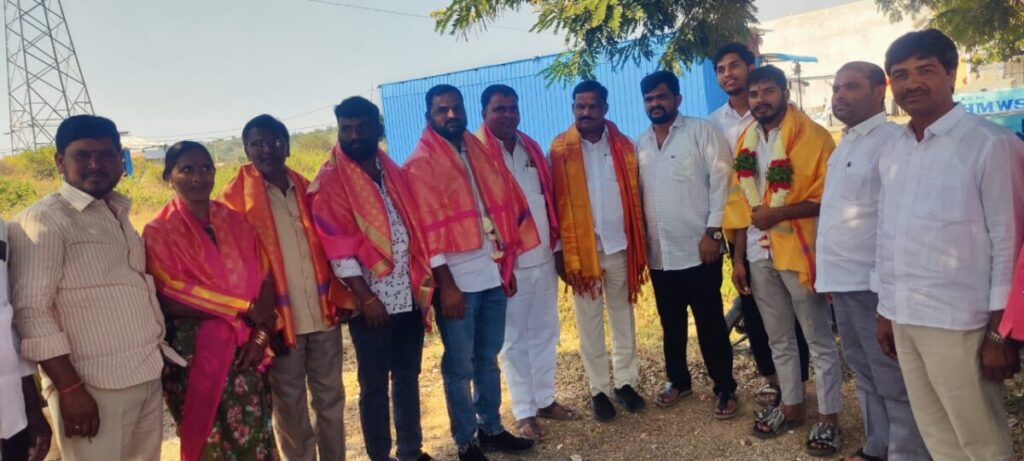 Bhilya Nayak felicitates new Sarpanchs