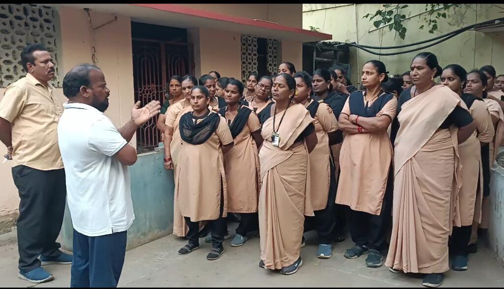 Security and sanitation workers should be paid salaries 