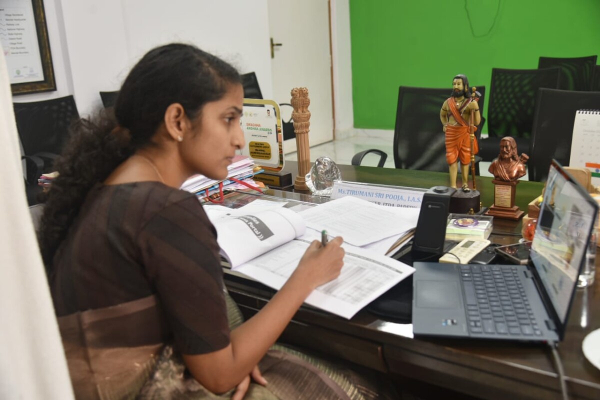Land Survey : పెండింగ్ మ్యుటేషన్స్, భూ సర్వేలు వేగంగా పూర్తి చేయాలి