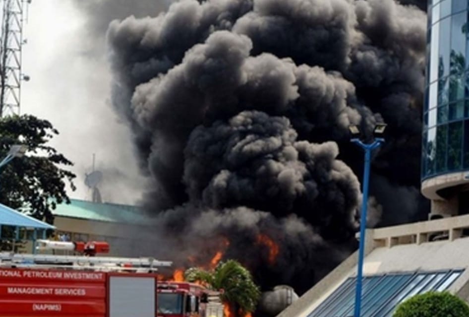 Bomb explodes in mosque