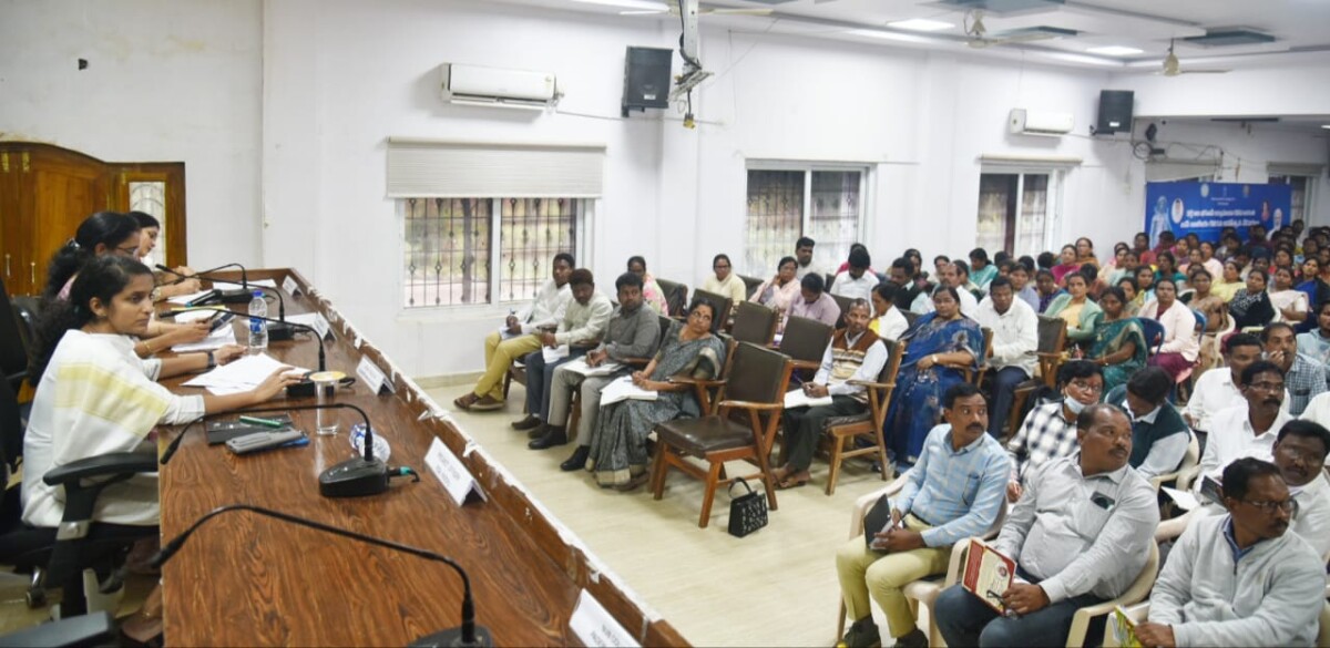 ITDA : హెచ్ఎంలు, వార్డెన్ల పనితీరుపై ఉక్కుపాదం – ఐటిడిఏ పిఓ హెచ్చరిక