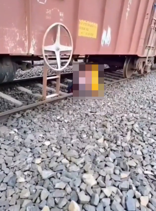 Couple's romance under a train