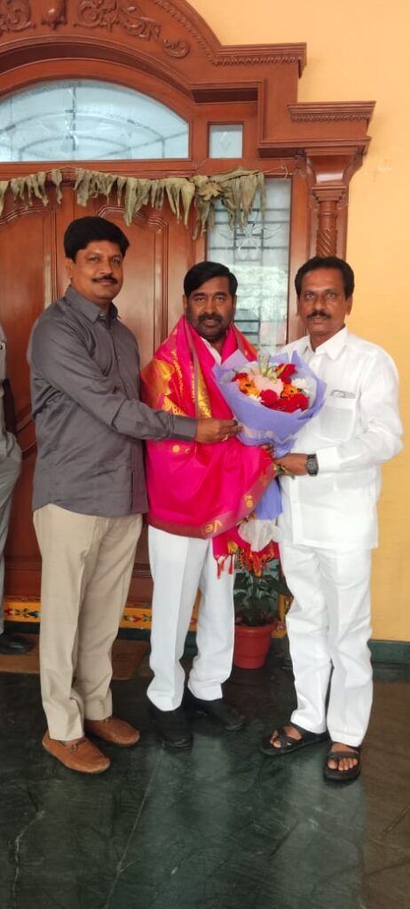 Ravindra Kumar met with former minister Jagadish Reddy