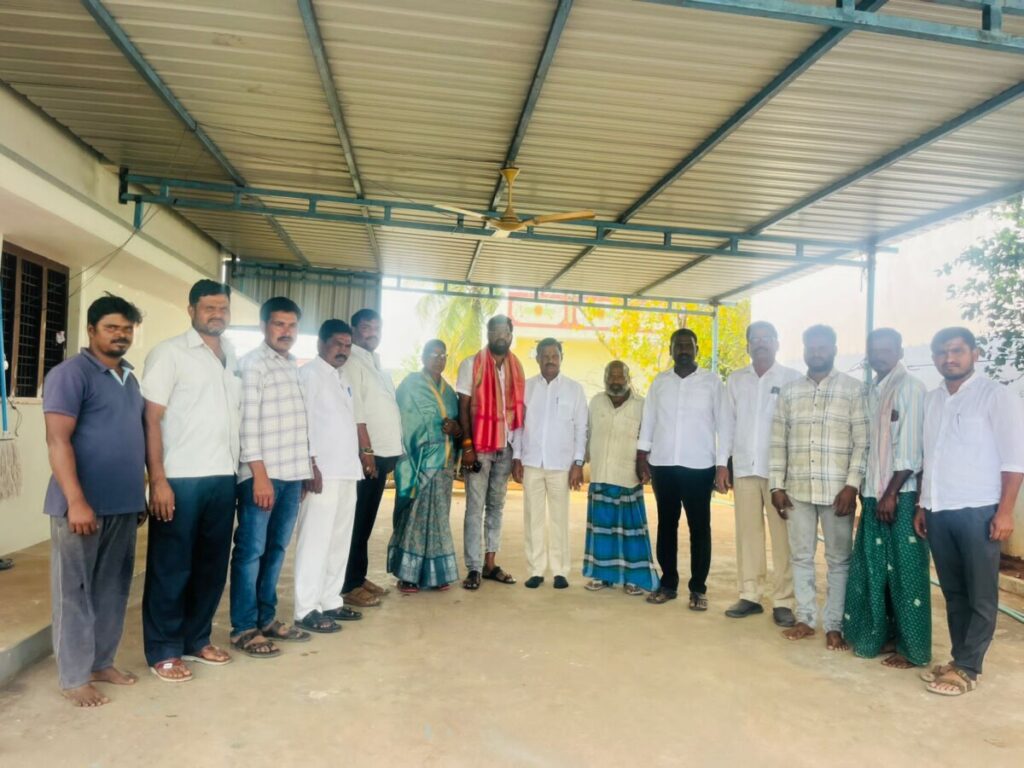 Erragunta Palli Sarpanch felicitated