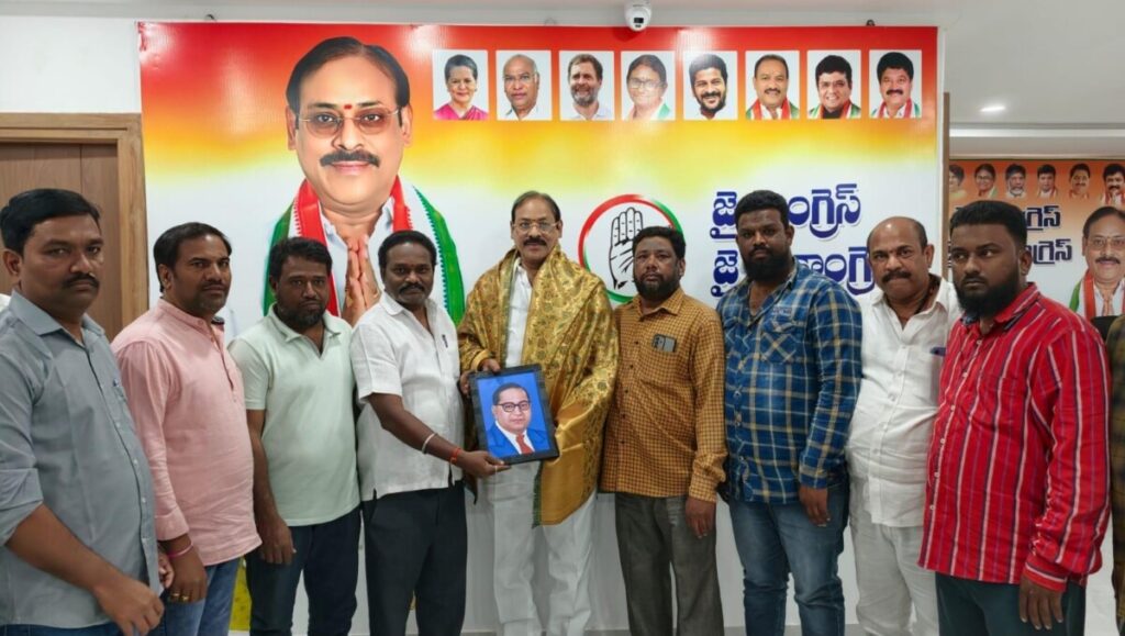 Karkanagaraju wishes Bandi Ramesh a  new year