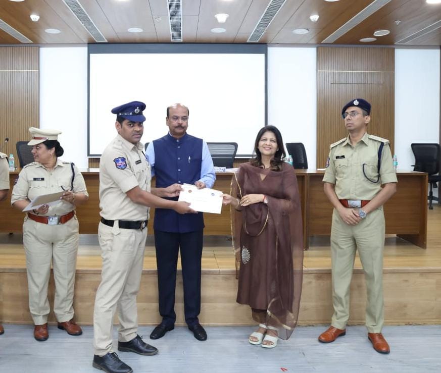 SP Sneha Mehra congratulated the Mominpet PS Cyber ​​Warrior 