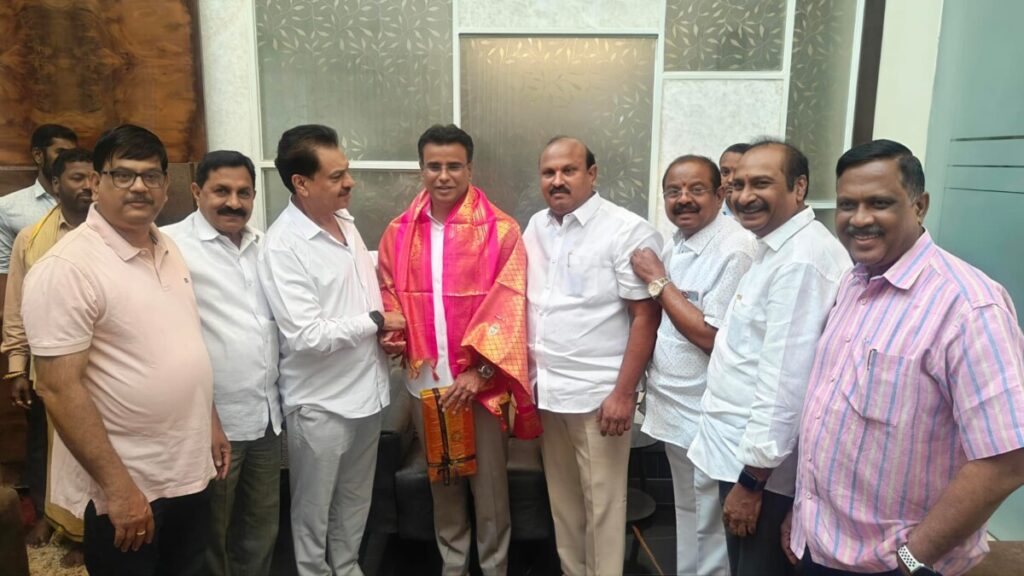 New Year greetings to public leader MLA KP Vivekanand