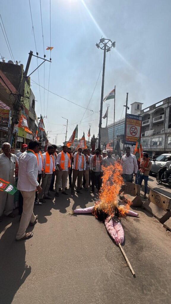 Protest against corporator failures in Fatehnagar