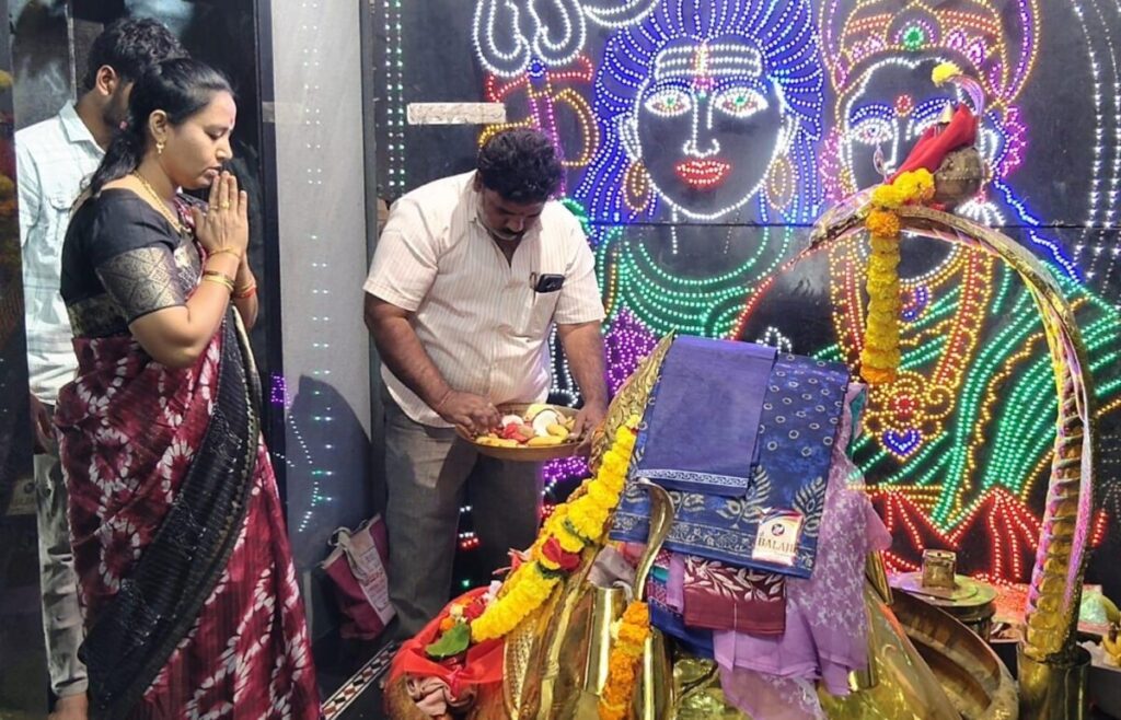 Municipal Chairperson Pathiwada Nuka Durgarani visited the Ammavarla temple