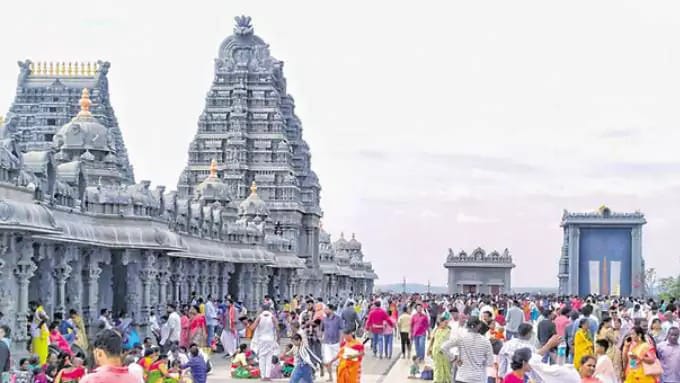 Gold, silver dollars disappear in Yadagirigutta