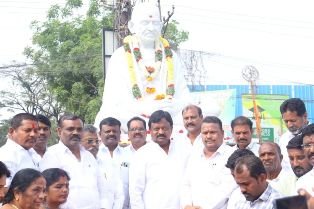 Tributes paid to Mahatma Gandhi on his death anniversary