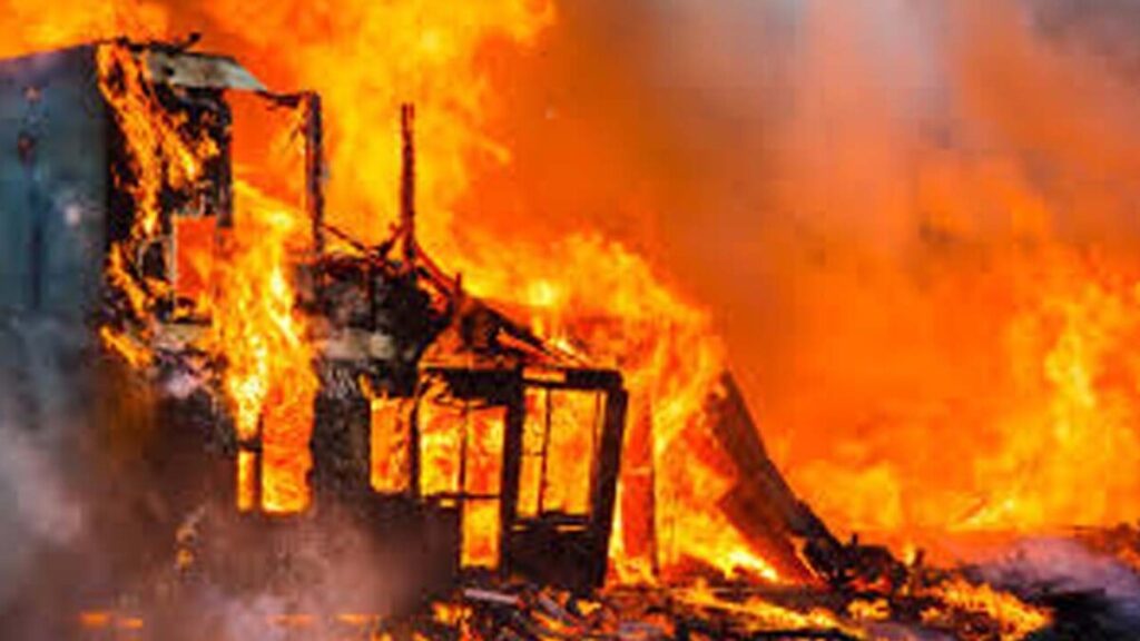 Massive fire breaks out in Sarlanka