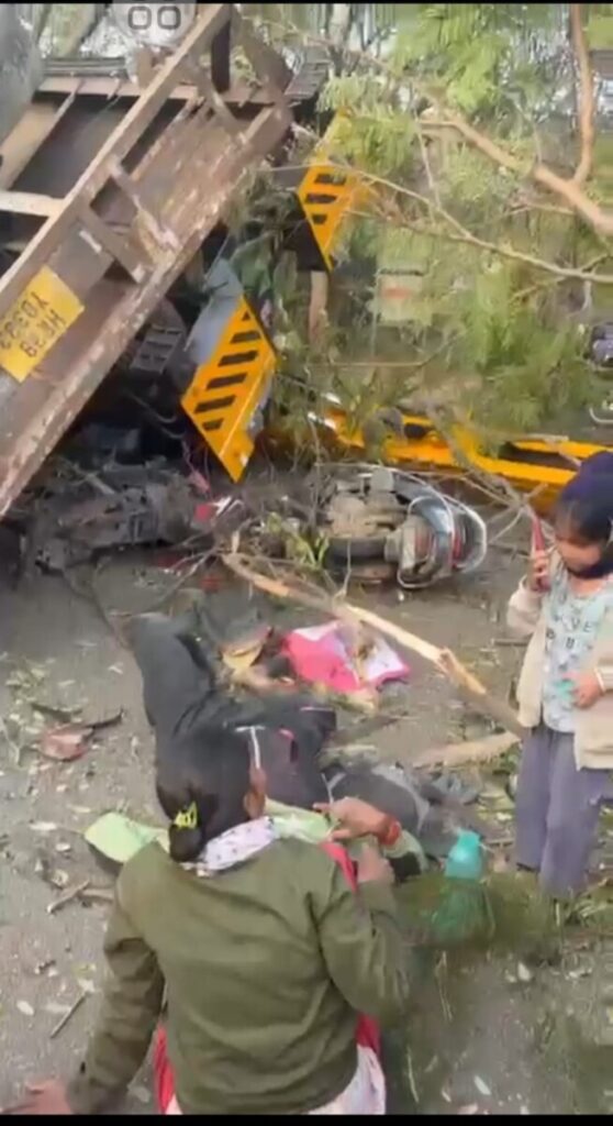 Father and son die in Vikarabad road accident