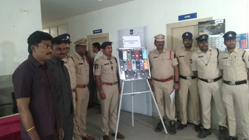 Cell phone snatching accused arrested