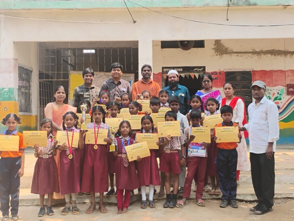 Prize distribution in the Training Foundation Quiz Competition