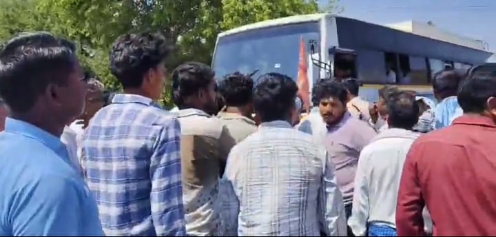 Farmers dharna for urea