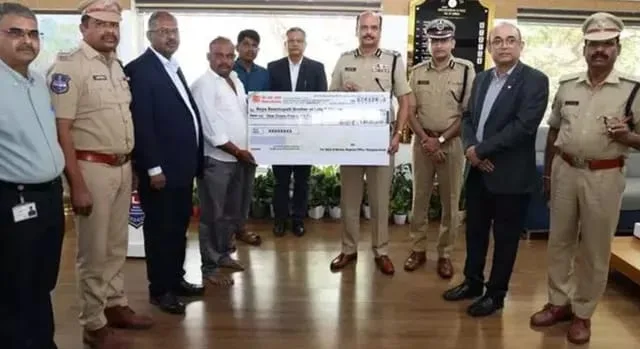 AR Constable's family receives Rs. 1.05 crore insurance cheque