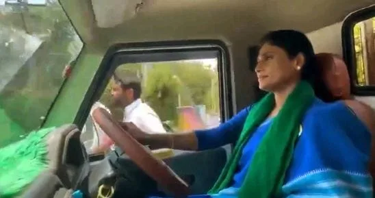 YS Sharmila Driving a vehicle to the collectorate