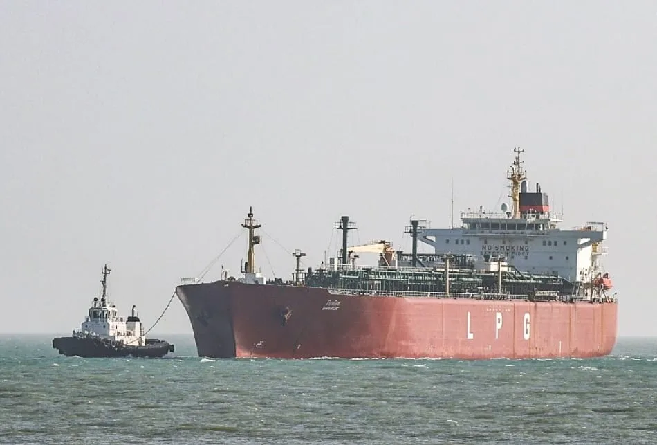 'Jag Vasant' arrives in Gujarat coast with 42,000 tonnes of gas