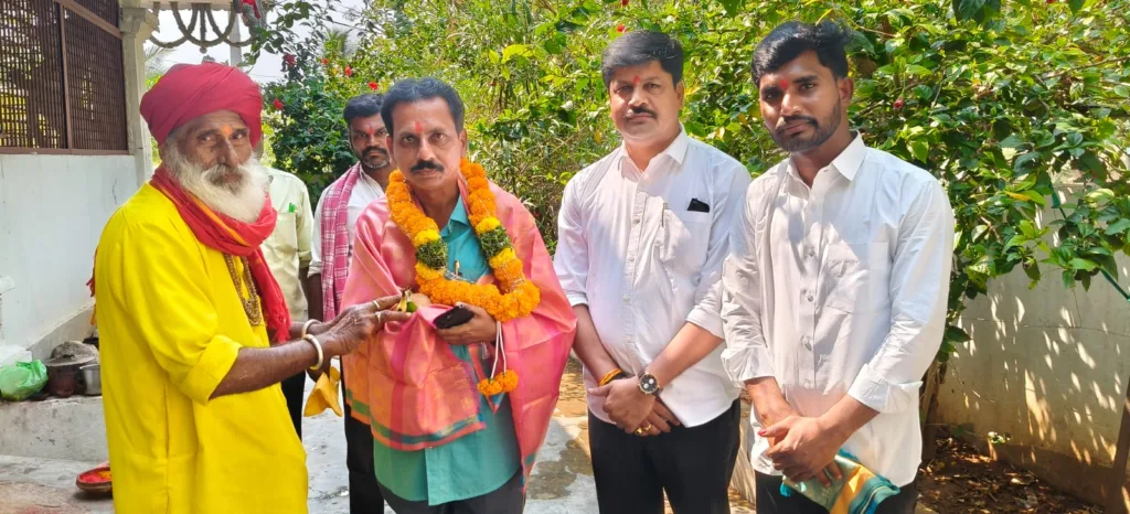 Ramavat Ravindra Kumar Mutyalamma's mother should receive blessings
