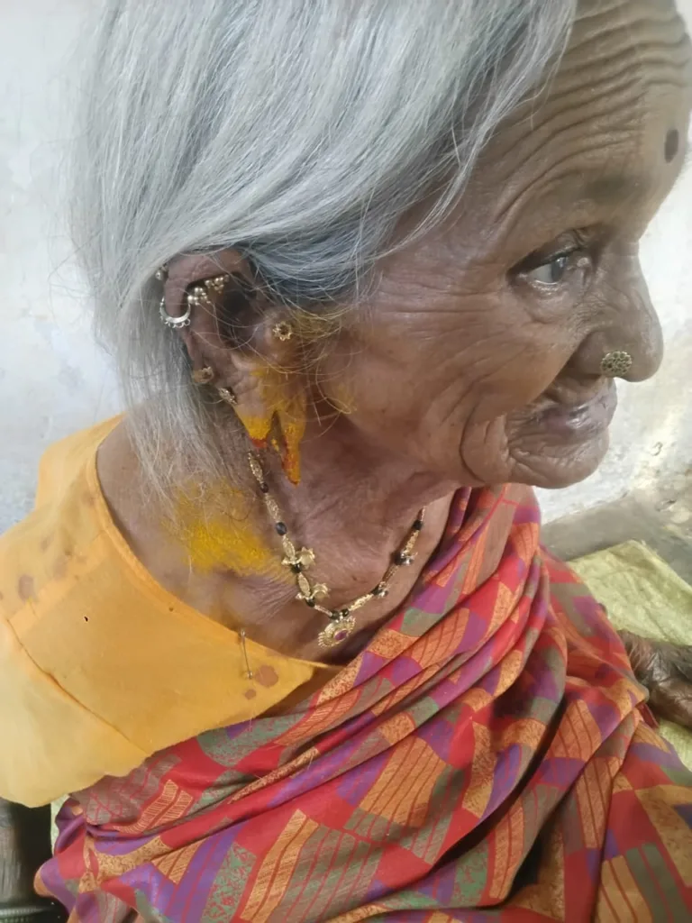 chain stolen from old woman's