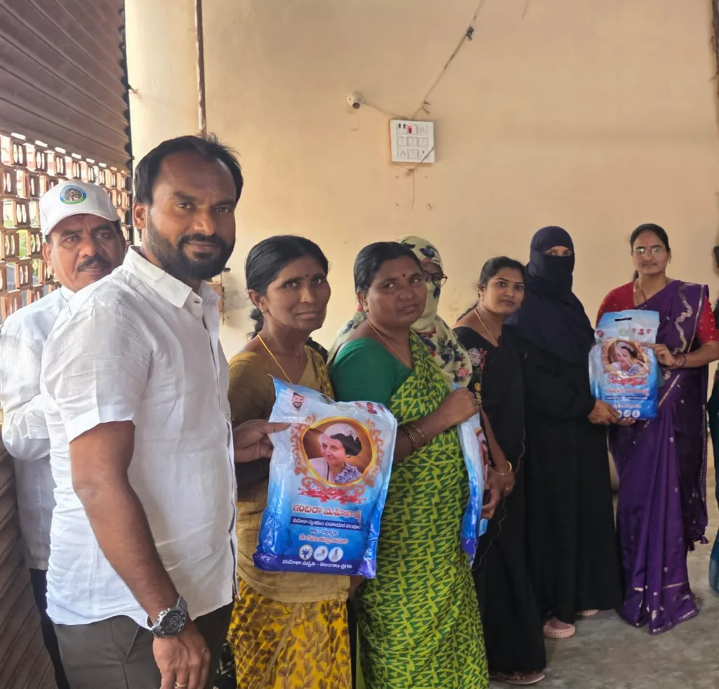 Distribution of Indira Mahila Shakti Sarees