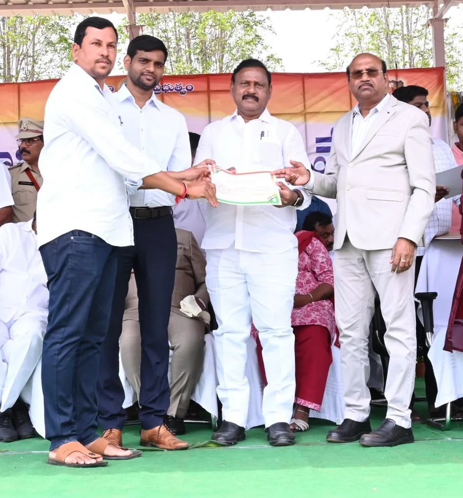 Junior Assistant Receives Award