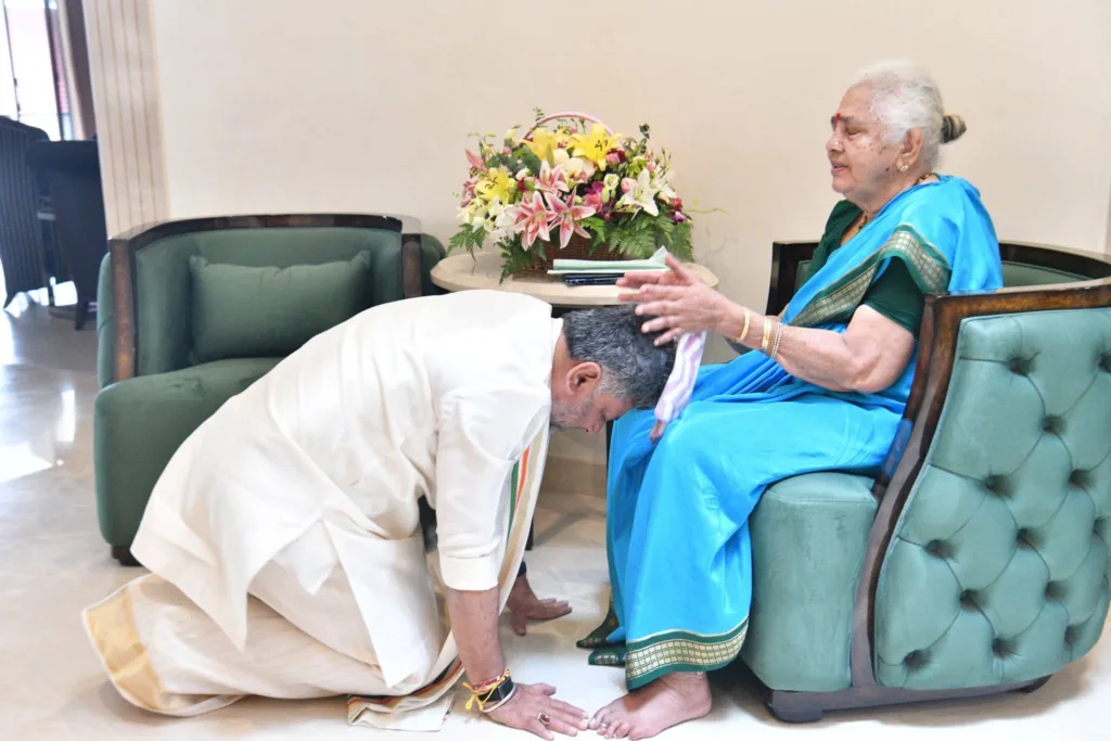 DK Shivakumar takes blessings