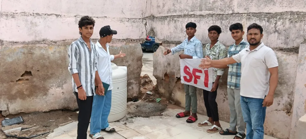 SFI : డిఎన్టి హాస్టల్ కు ప్రహరీ గోడ నిర్మించి,మంచినీటి సమస్య పరిష్కరించాలి SFI compound wall