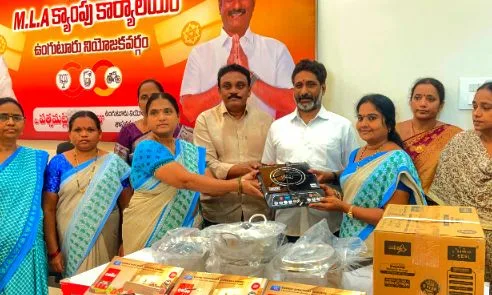 Legislator Distributes Induction Stoves