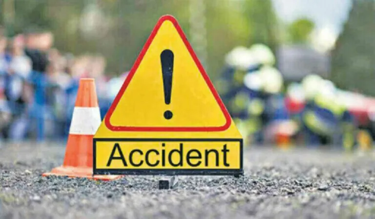 Hyderabad-Four-injured-in-road-accident-in-Hayathnagar