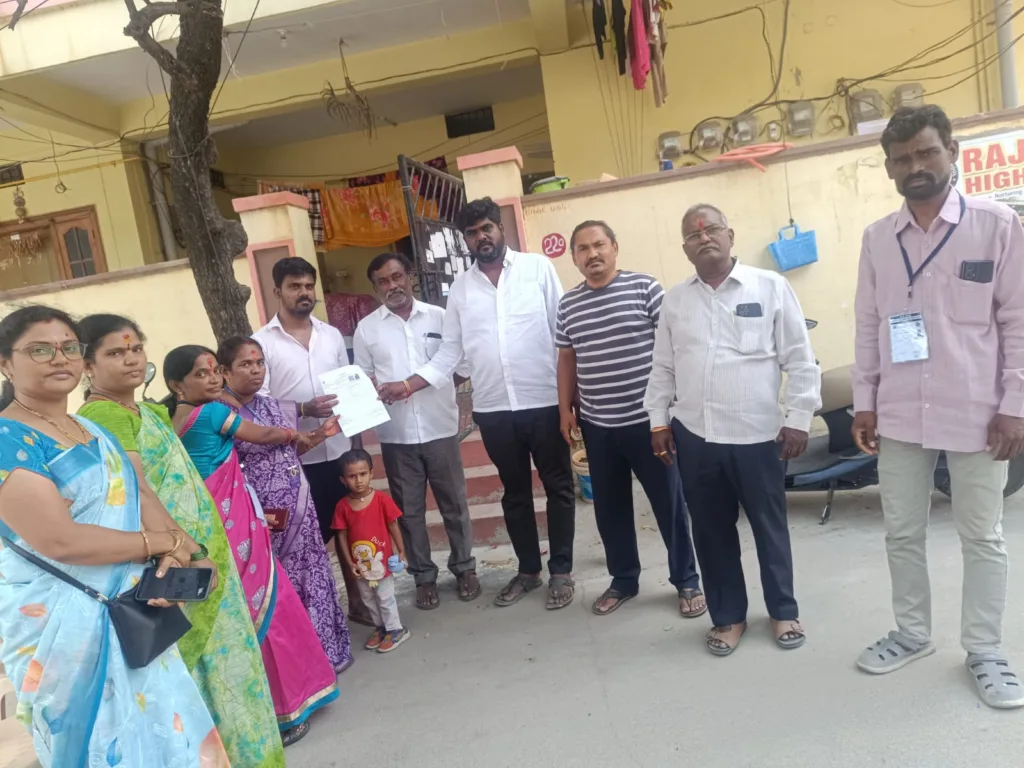 Special Summary Revision : హనుమాన్ నగర్లో జోరుగా కొనసాగుతున్న (ఎస్ ఐ ఆర్) కార్యక్రమం – ఇంటింటికీ వెళ్లి ఎన్యూమరేషన్ ఫారాల స్వీకరణ Special Summary Revision