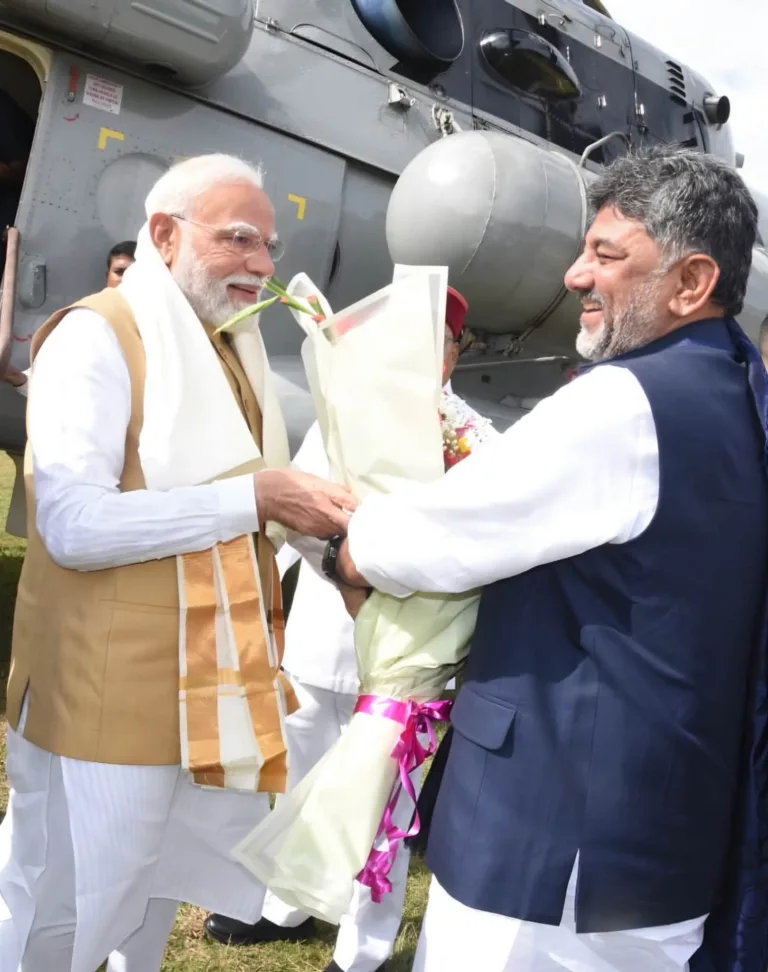 DK Shivakumar Welcome PM : ప్రధాని నరేంద్ర మోదీకి ఘన స్వాగతం పలికిన డీకే శివకుమార్ WhatsApp Image 2026-08-01 at 17.05.18