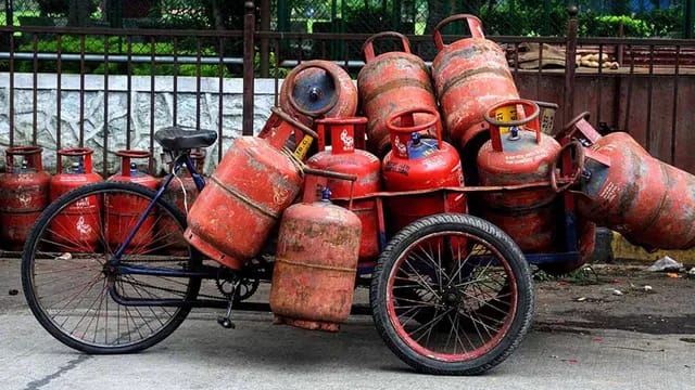 LPG e-KYC : ఆగస్టు 16లోగా ఎల్పీజీ e-KYC తప్పనిసరి WhatsApp Image 2026-08-03 at 22.17.28