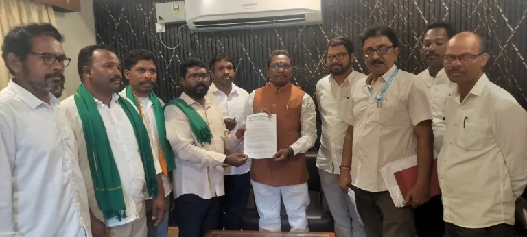 Tribal Association : ఆదివాసుల హక్కుల పరిరక్షణకు ఎస్టీ కమిషన్ జోక్యం కోరిన గిరిజన సంఘం WhatsApp Image 2026-08-05 at 17.42.28