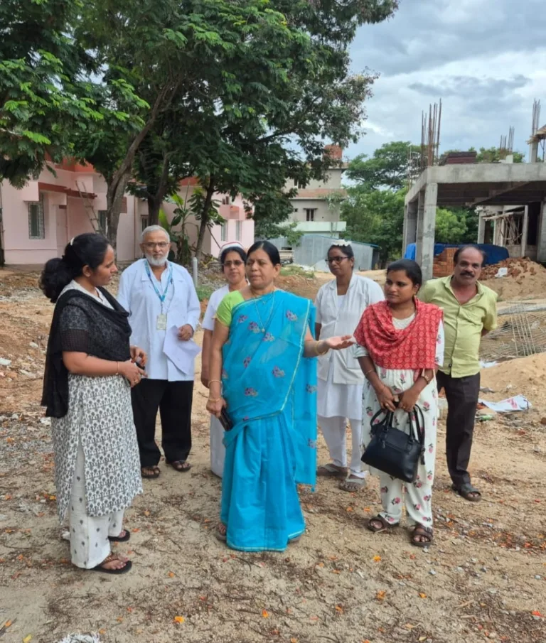 Dr. Patanjali Devi : పెనుమురు సామజిక ఆరోగ్య కేంద్రాన్ని సందర్శించిన పతాంజలి దేవి. WhatsApp Image 2026-08-13 at 18.49.08