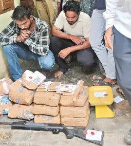 SI Constable Friendship Ganja Gang : గంజాయి బ్యాచ్తో ఎస్సై, కానిస్టేబుళ్ల దోస్తాన్ WhatsApp Image 2026-08-14 at 21.54.32