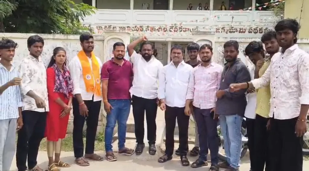Action Against Lecturer : దేవరకొండ ప్రభుత్వ బాలికల జూనియర్ కళాశాల లెక్చరర్ భాస్కర్పై చర్యలు తీసుకోవాలి Action against lecturer