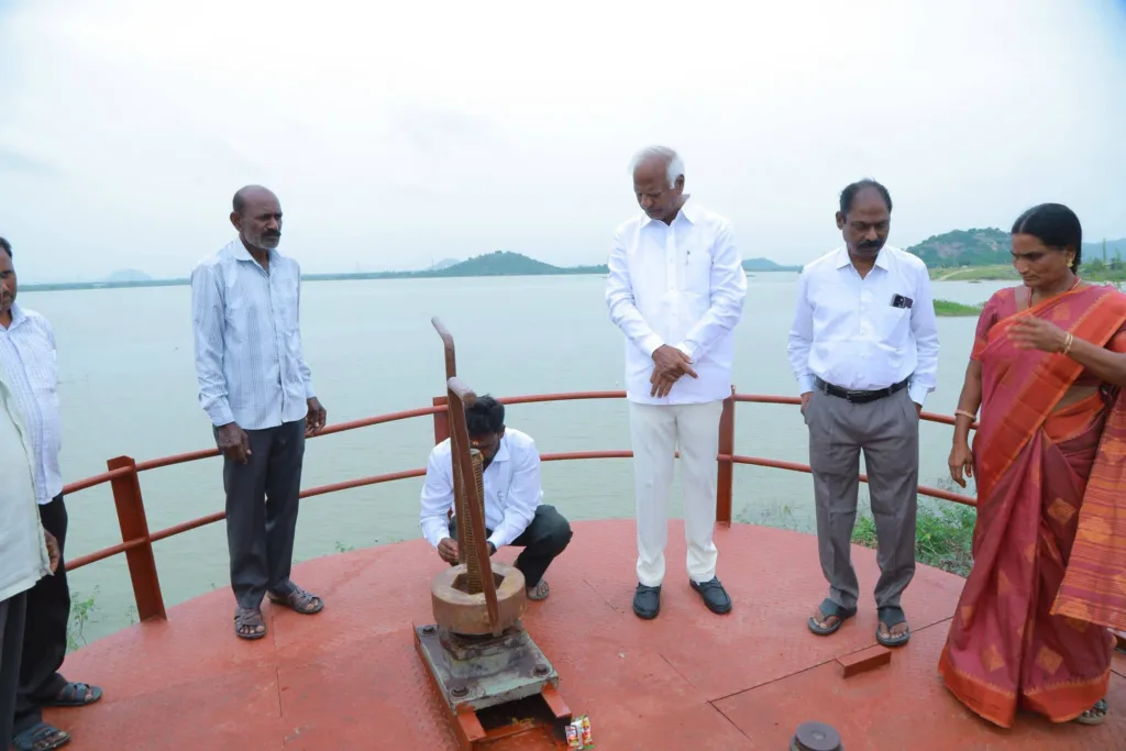 Kadiyam Srihari Releases Irrigation Water : ధర్మసాగర్ రిజర్వాయర్ నుండి సాగునీటిని విడుదల చేసిన మాజీ ఉప ముఖ్యమంత్రి ఎం ఎల్ ఏ కడియం శ్రీహరి Kadiyam Srihari releases irrigation water