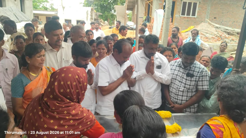 Tributes Paid Advocate Jhansirani : అడ్వకేట్ ఝాన్సీరాణి మృతదేహానికిపూల మాలవేసి, నివాళులు WhatsApp Image 2026-08-23 at 17.38.34