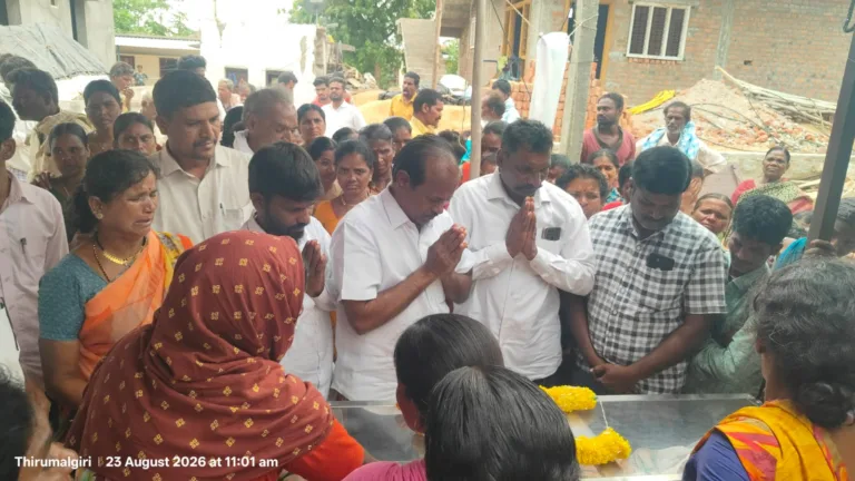 Tributes Paid Advocate Jhansirani : అడ్వకేట్ ఝాన్సీరాణి మృతదేహానికిపూల మాలవేసి, నివాళులు WhatsApp Image 2026-08-23 at 17.38.34