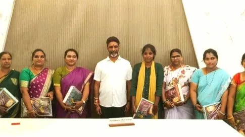 MLA Presents Sarees : ఆడపడుచులకు చీర, గాజులు అందజేసిన శాసనసభ్యులు. WhatsApp Image 2026-08-28 at 14.11.41