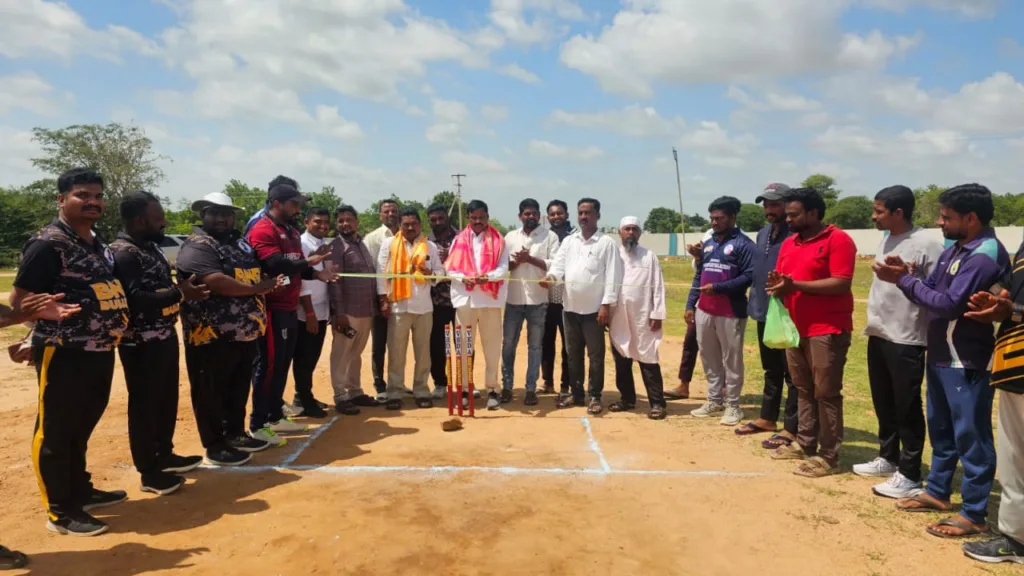 Cricket League Tournament : దేవరకొండ క్రికెట్ లీగ్ టోర్నమెంట్ ప్రారంభం. WhatsApp Image 2026-08-28 at 18.33.32