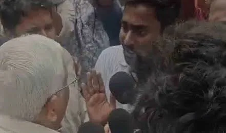 Unemployed Youth Confront : కోదండరాంకు నిరసన సెగ.. నిలదీసిన నిరుద్యోగులు image (55)