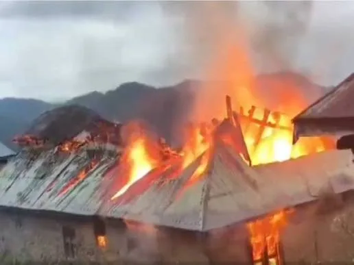 Major Fire : జమ్మూకశ్మీర్లో భారీ అగ్నిప్రమాదం.. images (11)