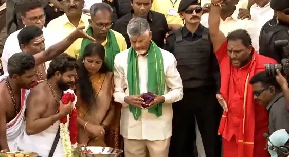 CM Performs Jalaharati : కృష్ణా జలాలకు ముఖ్యమంత్రి జలహారతి. CM Performs Jalaharati