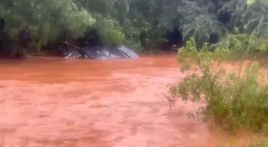 Car Swept Away : భారీ వర్షాలు, కొట్టుకుపోయిన కారు. Car Swept Away