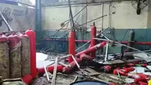 Oxygen Cylinder Explosion : ఢిల్లీలో ఆక్సిజన్ సిలిండర్ పేలుడు oxygen-cylinder
